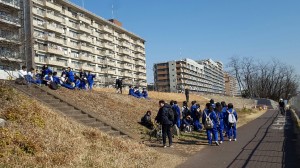 ③見事歩き切った生徒に完歩賞の授与。お疲れさまでした！